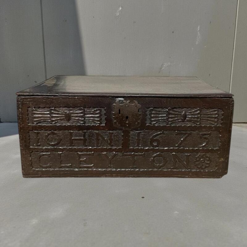 Bible box In oak from Wales ca 1675