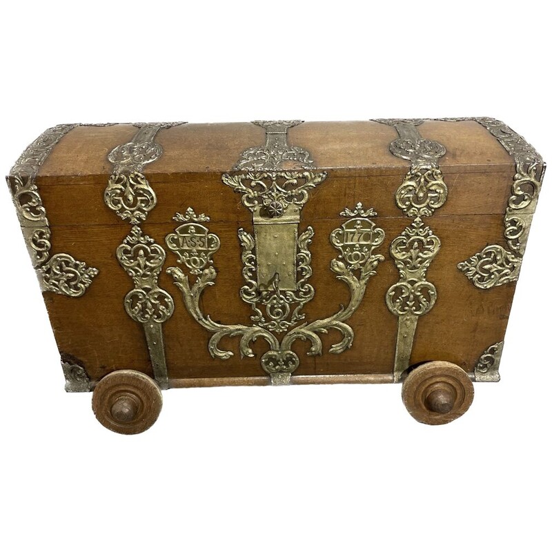 Domed top wedding chest Anno 1770