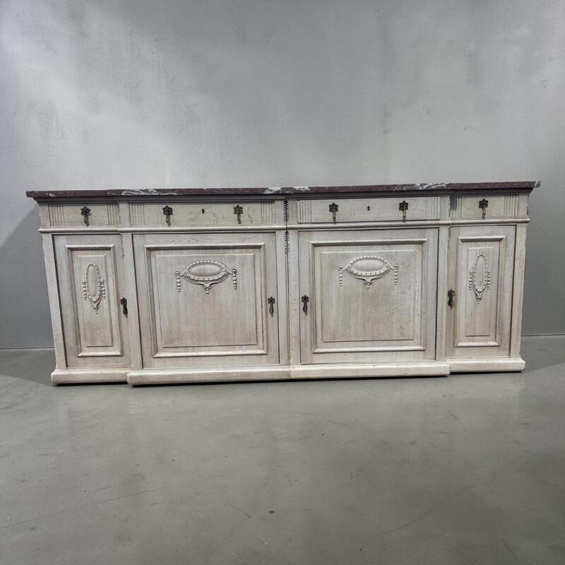 Dressoir driedeurs en drie laden uit België.