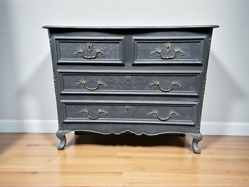 Gepatineerde commode in grijsblauwe 