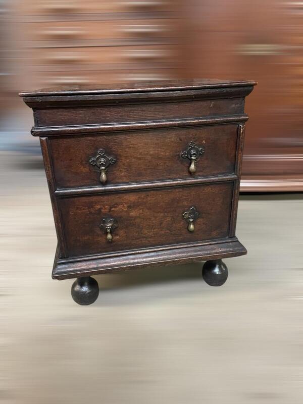 Klein box Engels, Wales uit eikenhout ca 1750